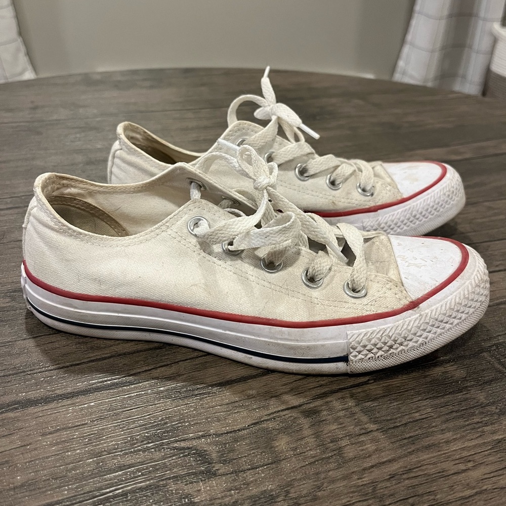 Women’s all white low top Converse size 6